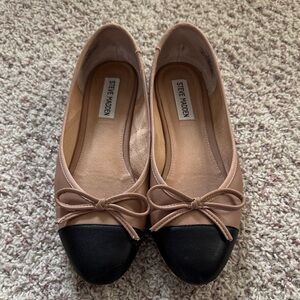 Steve Madden Black and Tan Flats with Bow